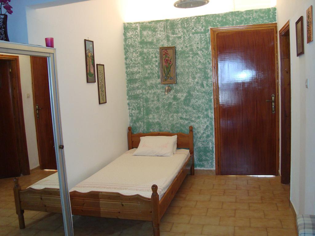 George'S Apartments Chrani Habitación foto